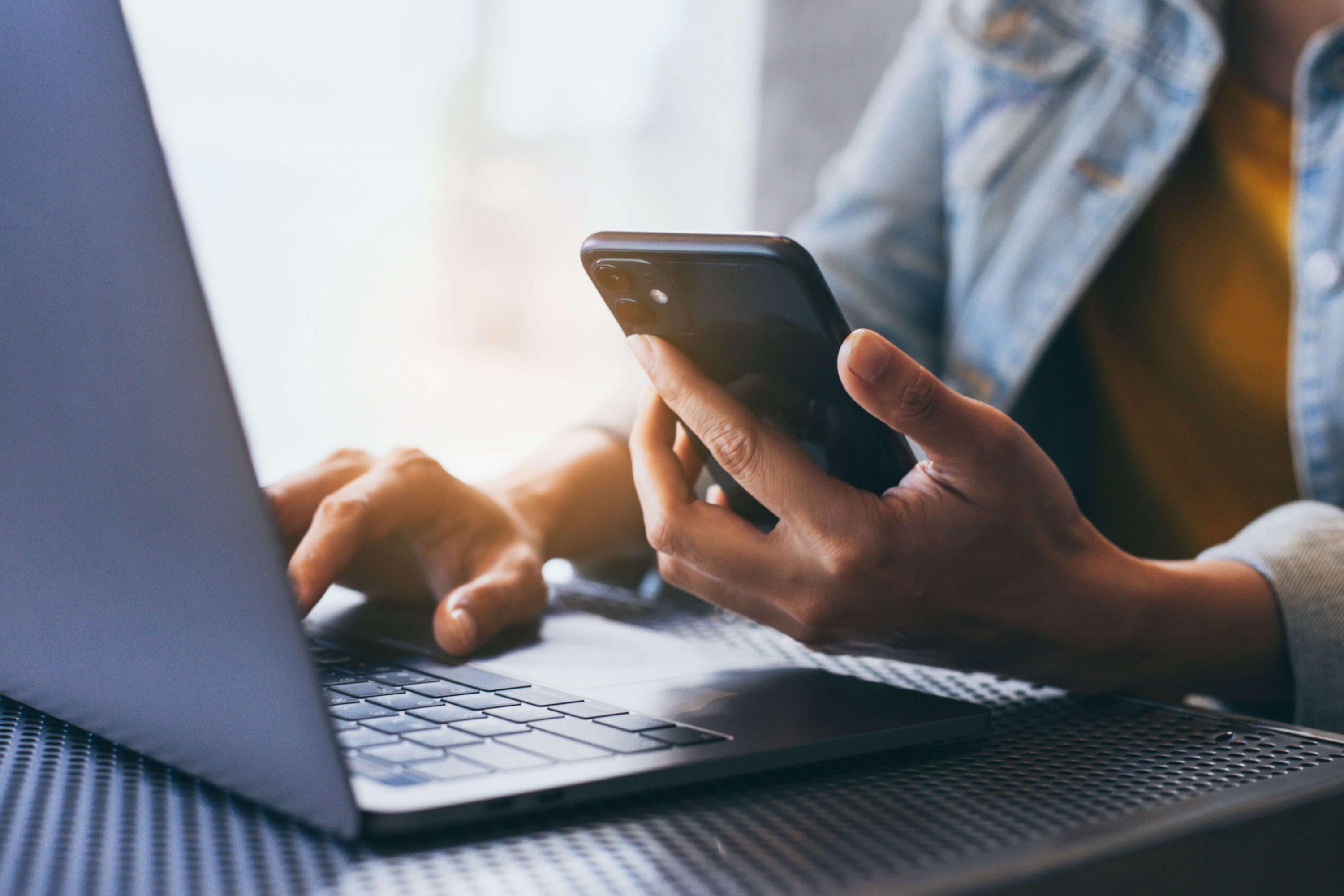 adobestock_403234519_mobiles-artbeiten-landingpage adobestock_403234519_mobiles-artbeiten-landingpage